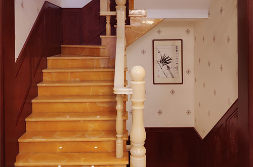 忻州中式别墅室内汉白玉石楼梯的定制安装装饰效果